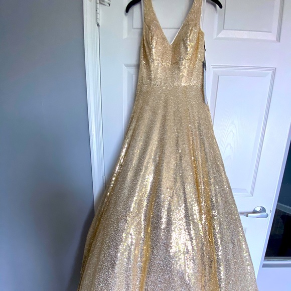 Mac Duggal Gown - Picture 1 of 2